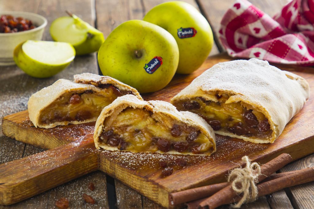 Ricetta strudel di mele tradizionale: come si fa in Trentino